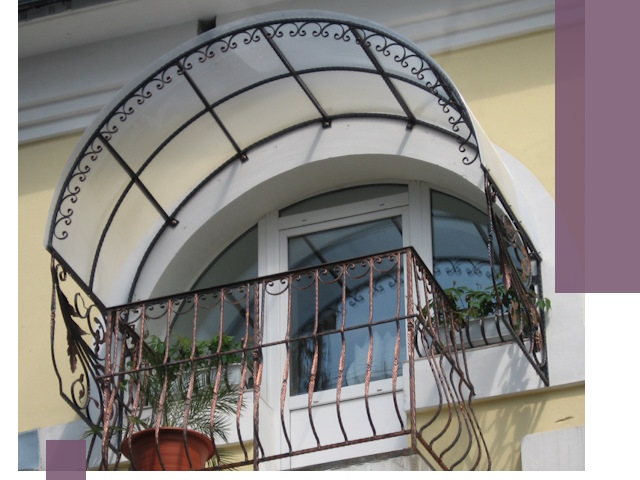 Козырьки над балконом в Искитиме — изготовление и монтаж