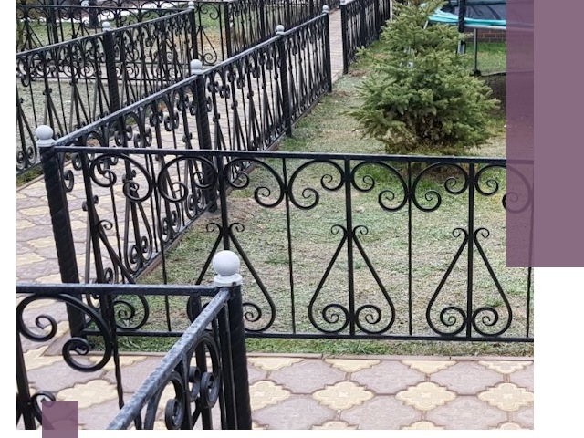 Кованые газонные ограждения под ключ в Искитиме